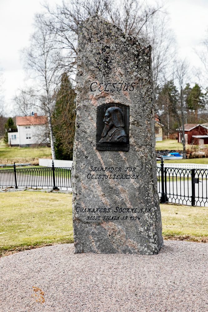 Minnesmärket över den första kyrkoherden, som tog sig namnet Celsius och var farfar till den kände vetenskapsmannen.