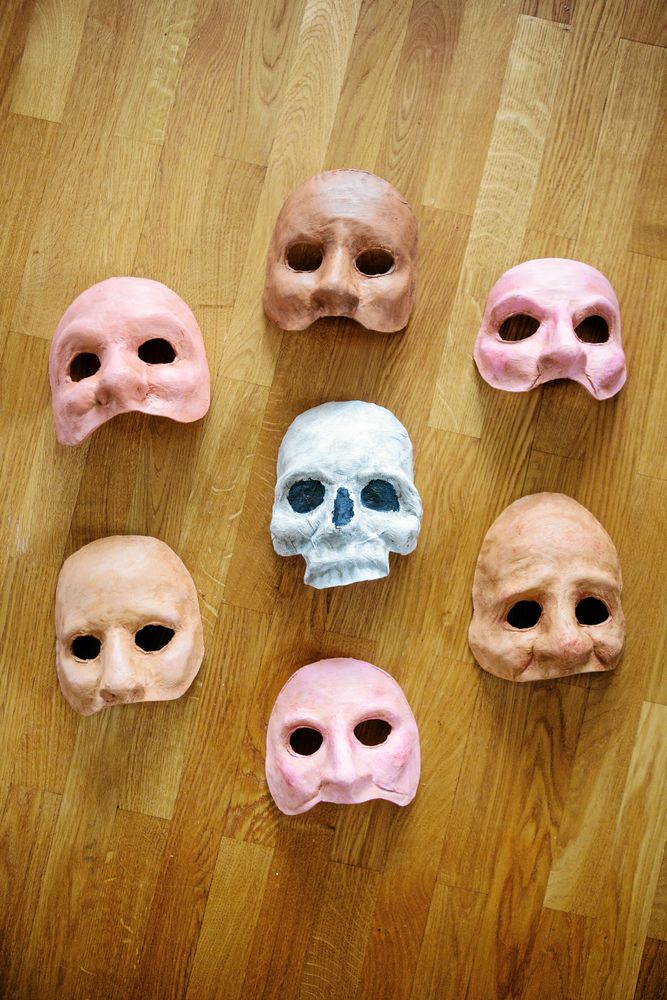 Maskerna användes för att förstärka vissa karaktärer i sommarens .