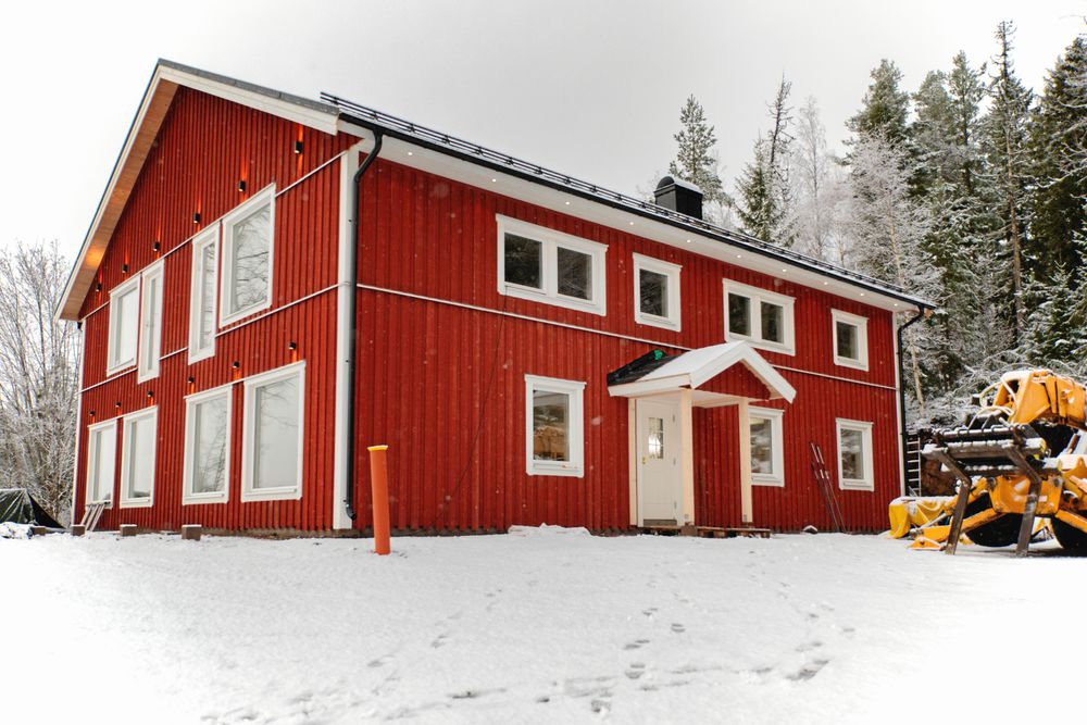 Till sommaren kan hyresgäster flytta in i de fyra trerummarna i Eriks nybyggda lägenhetshus.