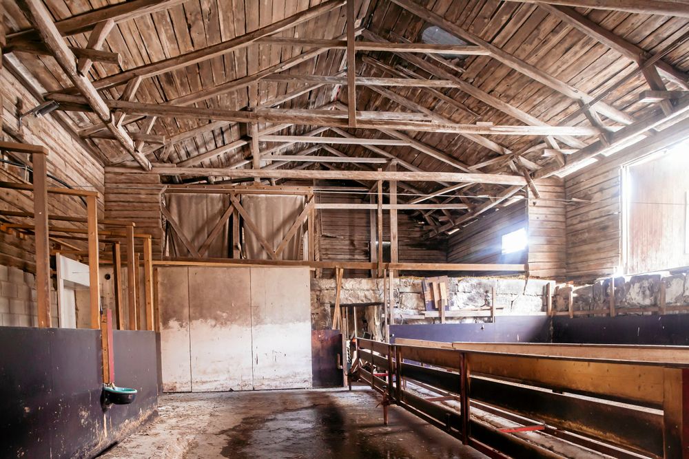 Till gården ingick flera byggnader som den här ladan.