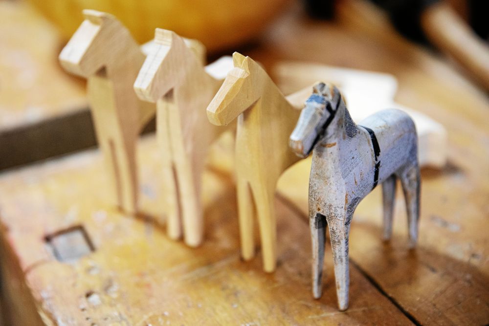 Originalet längst till höger och början på en liten armé med hästar intill. Till att börja med blir hästarna en film, sen får vi se.