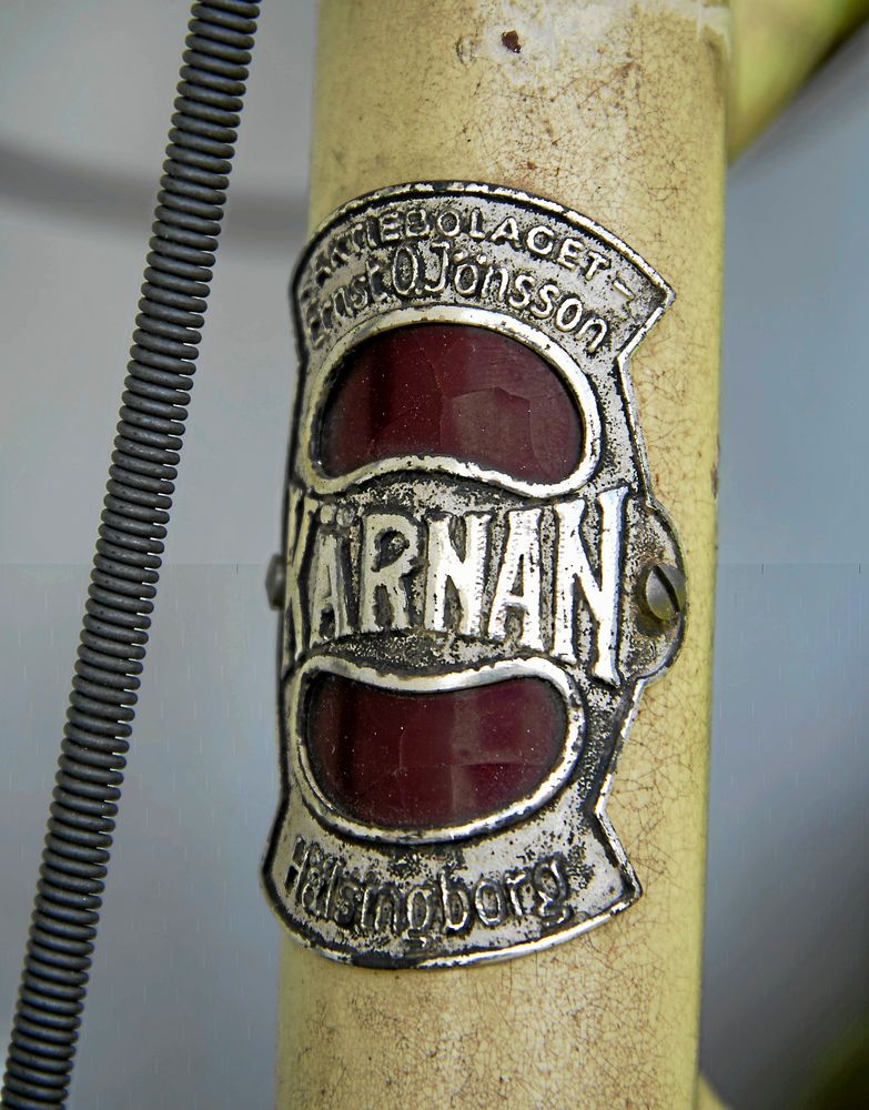 Samlare kan betala mycket för nostalgiska cykelemblem som detta från cykelfabriken Kärnan Helsingborg.