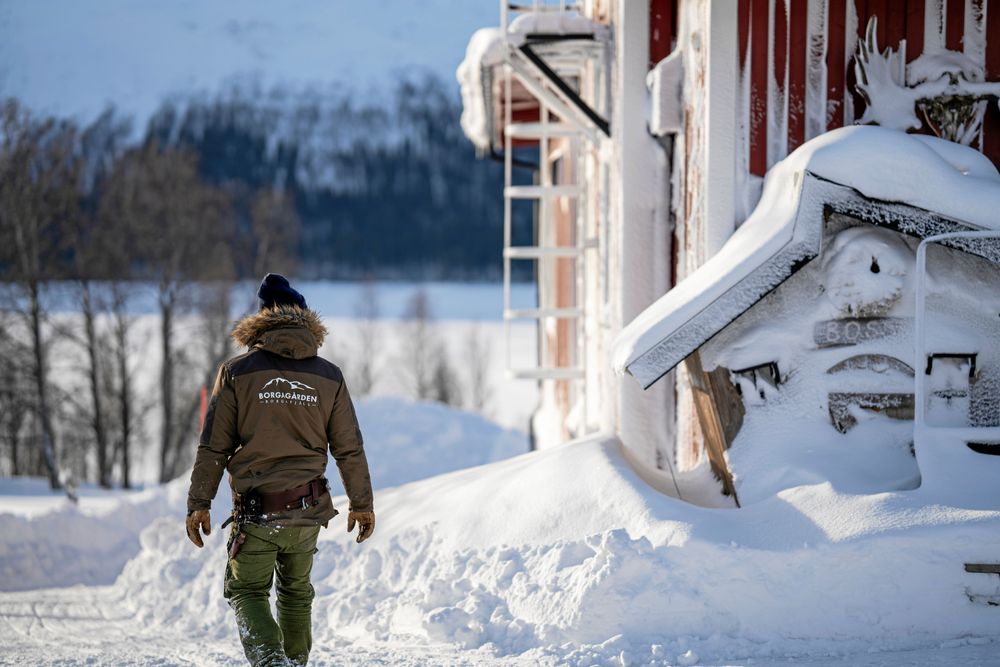 Joakim kände till byn väl efter att tillbringat somrarna här som barn. William Falk