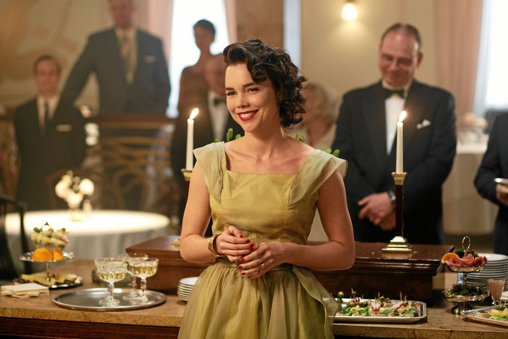 Hedda Stiernstedt som spelar Nina, Löwander-syskonet som blir kär i kökspojken Charlie. Deras relation ger upphov till många konflikter i den fina krögarfamiljen.