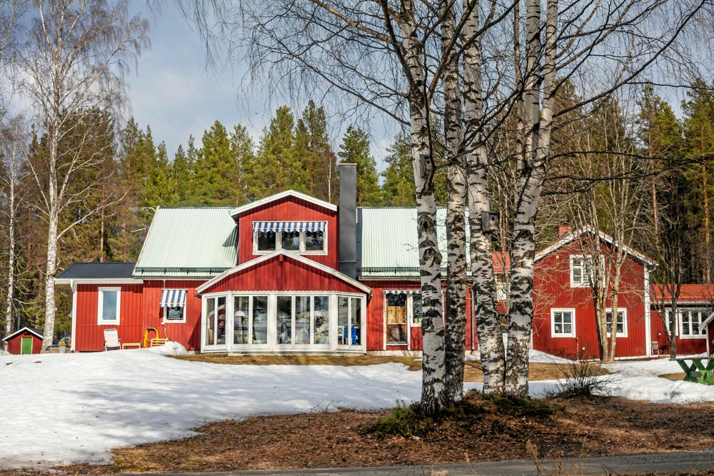 Den tidigare konferensdelen, där Peter och Kerstin Albertsson Bränns bor, har ett stor inglasat burspråk.