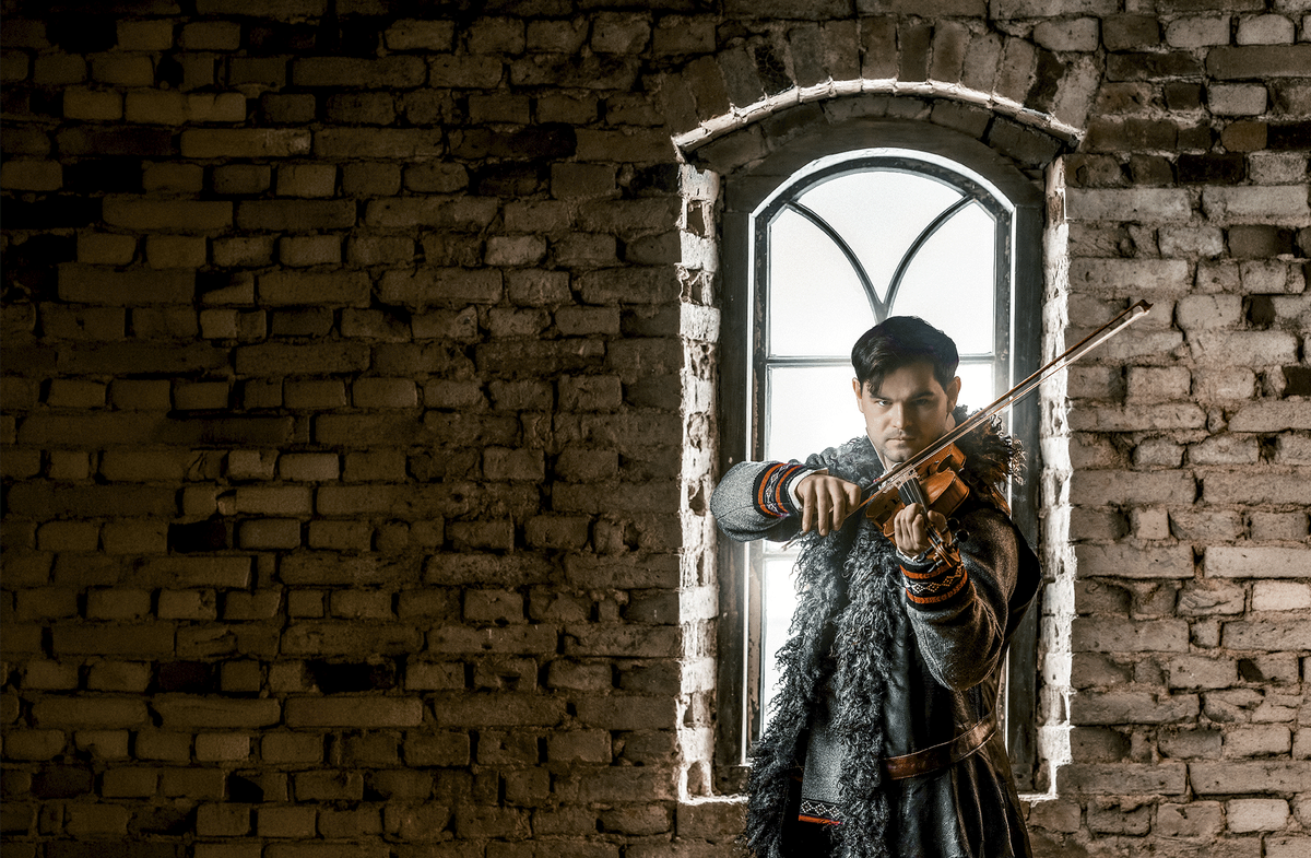 Drama. I pjäsens Lövdala, som påminner om Selma Lagerlöfs Mårbacka, utspelas ett drama om makt, tro och konst. 