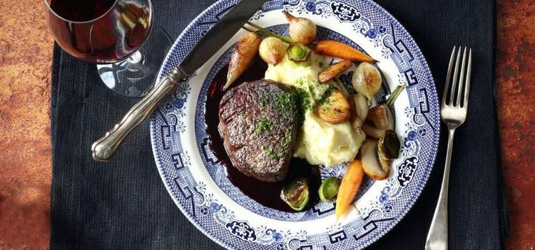 Gör läcker blåbärssås till nyårsfilén!