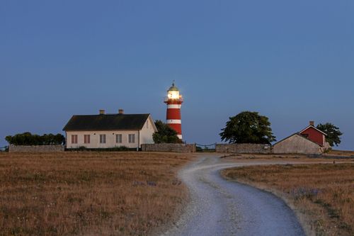 På halvön Närsholmen på sydöstra Gotland ligger den numera obemannade fyren När.