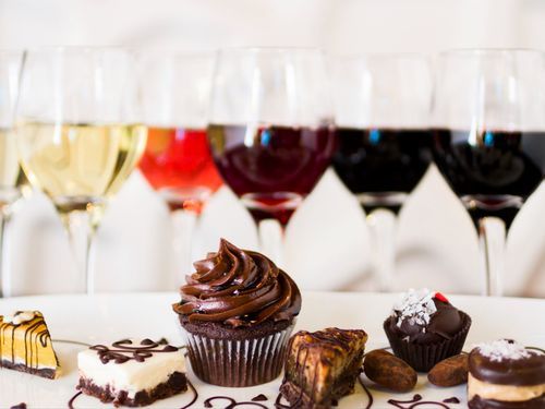 6 viner som lyfter din dessert – från jordgubbar till choklad