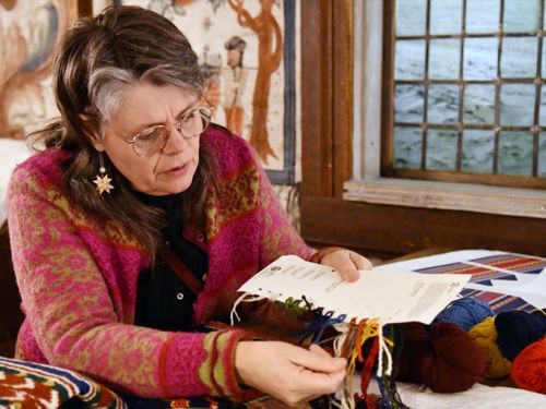 Nu skapas VM-mössan till Falun – av frivilliga stickare