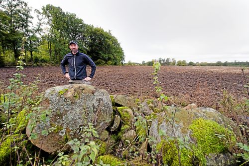 I april får Joakim Krank börja riva sin mur.