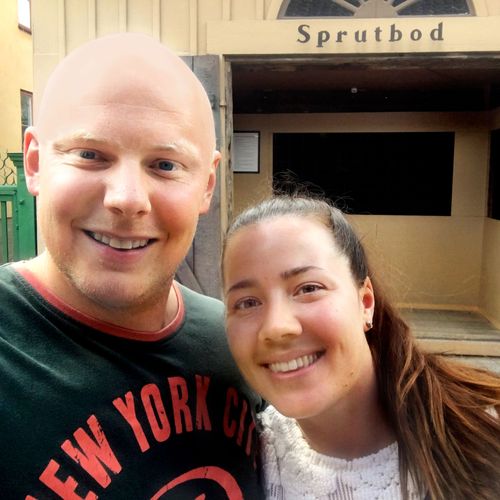 Tv-bonden Sebastian Liljeblad och Petra Liljeblad väntar sitt första barn i december.