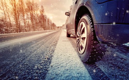 Snön kom tidigt hösten 2018. Om du följer det här smarta knepet kan du undvika att fastna!
