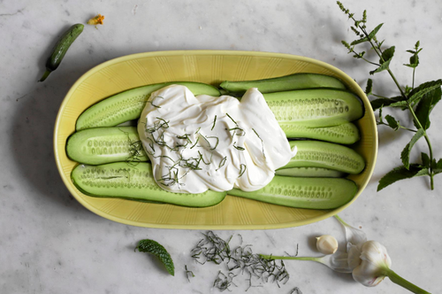 Gurkyoghurt på tvären är som en öppen tzatziki.