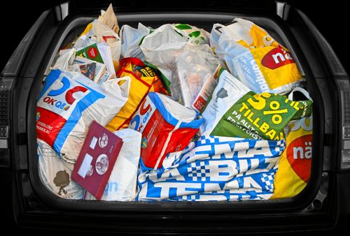 Antalet plastpåsar i omlopp minskar drastiskt efter ny lag, det visar nya siffror från Naturskyddsföreningen.