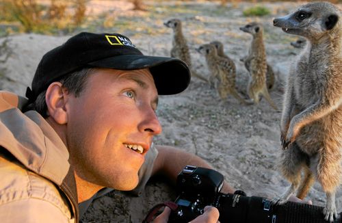 Mattias har lärt sig hur man ska uppträda för att kunna komma nära de vilda djuren.