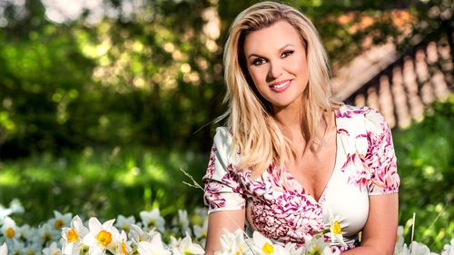 - Det är äntligen dags att få ställa sig på vackra Sollidenscenen och hälsa alla välkomna till programmet som har blivit en del av mig och som jag är så stolt över att få leda, säger Sanna Nielsen.