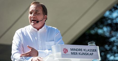 Bildtext: Så här såg det ut när Stefan Löfven talade i Almedalen 2013, i år väljer han bort politikerveckan för att besöka orter runt om i landet.
