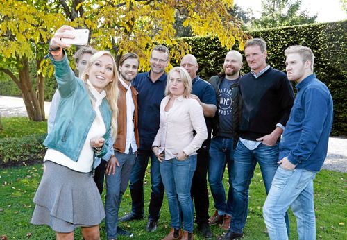 I fjol blev bonden Leonora Vilhelmsson kär i en av brevskrivarna redan innan inspelningarna startade. Nya regler ska hindra att något sådant händer igen.