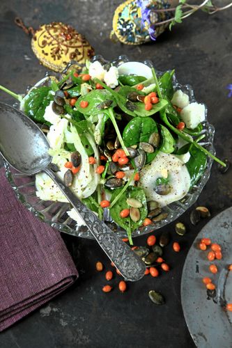 Havtorn är ett vackert orange bär som piffar till salladen.